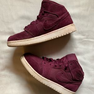 Burgundy Jordan 1s Barely Worn